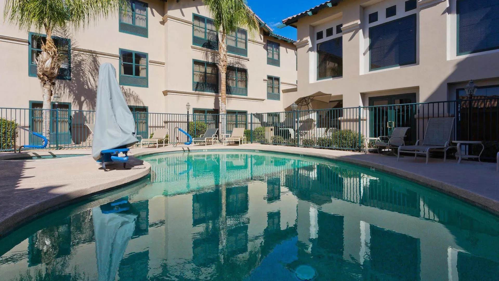 Hampton Inn & Suites Phoenix-Goodyear 3*, Goodyear